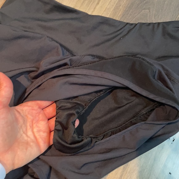 Old Navy Active shorts with mesh detail and inner liner. - Picture 4 of 5